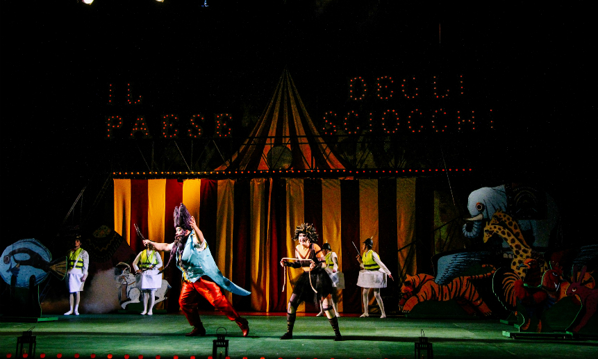Действие изначально происходит в цирке Карабаса. Фото Анастасии Онучиной.