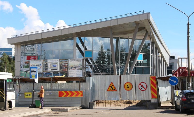 Судьба транспортно-пересадочных терминалов на площади у морского-речного вокзала в Архангельске пока не ясна.